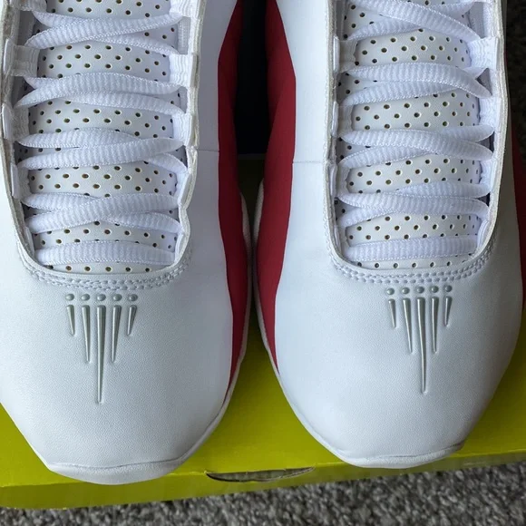 Nike Shox White/Metallic Silver size 8.5